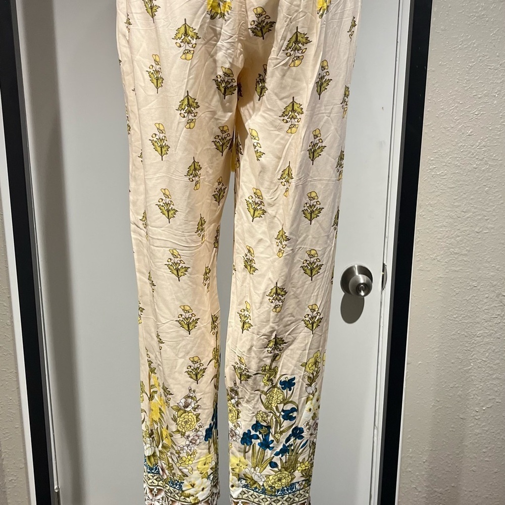 Paparazzi Cream Yellow Floral Cropped Pants